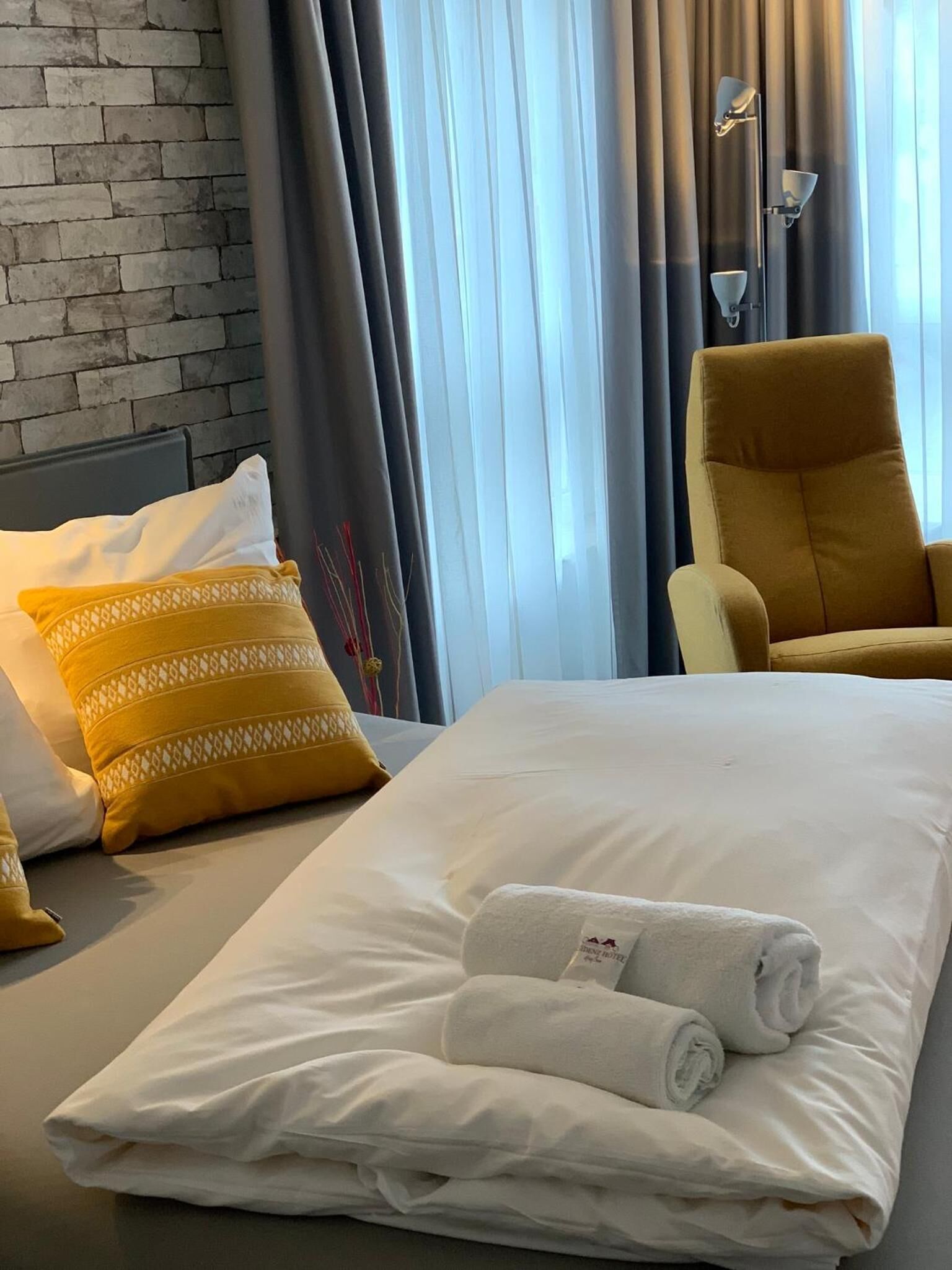 basic double room single use | 1 bedroom, minibar, individually decorated, individually furnished