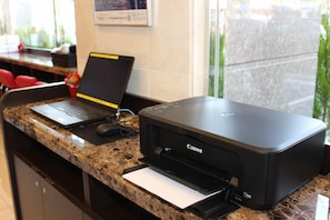 A reception desk with a laptop, a Canon printer, and a mouse on a granite countertop. - Toyoko Inn Kumamoto Ekimae (Kumamoto)