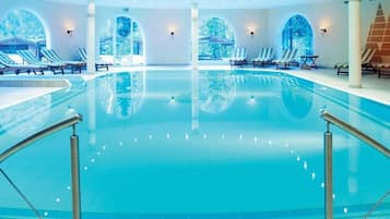 Indoor pool, sun loungers
