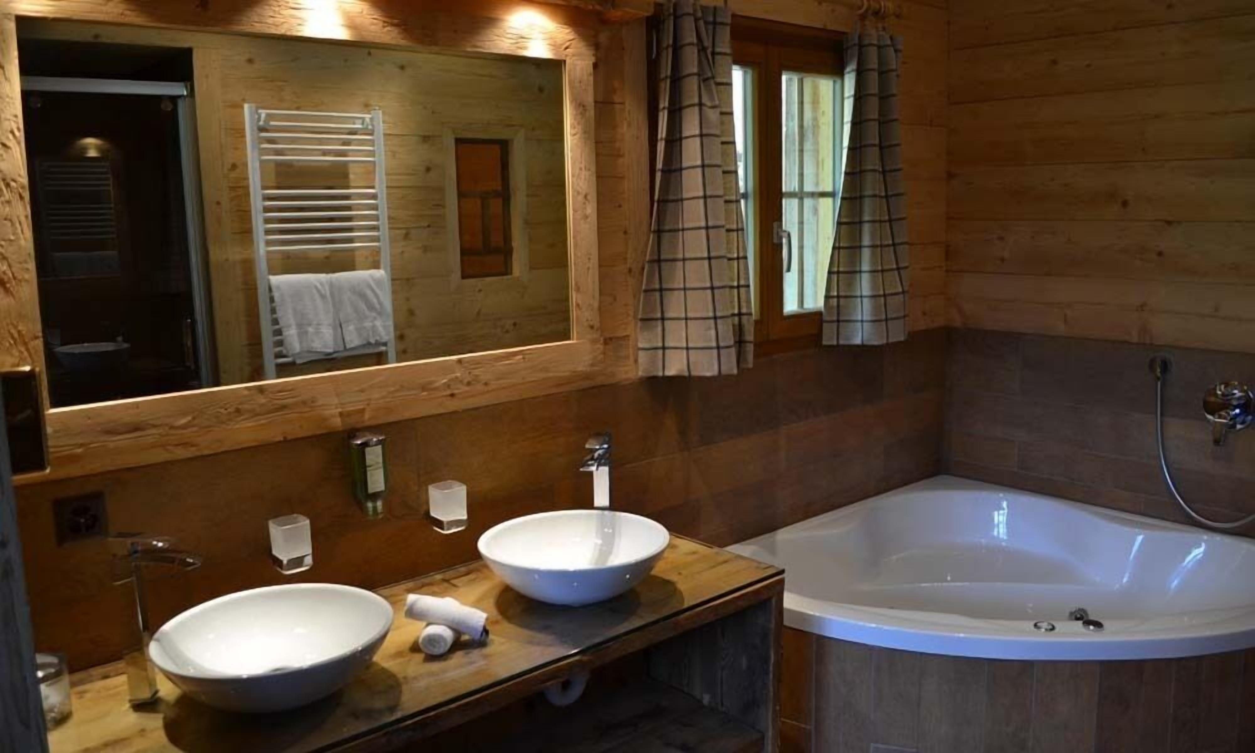 suite | bathroom | bathrobes, towels