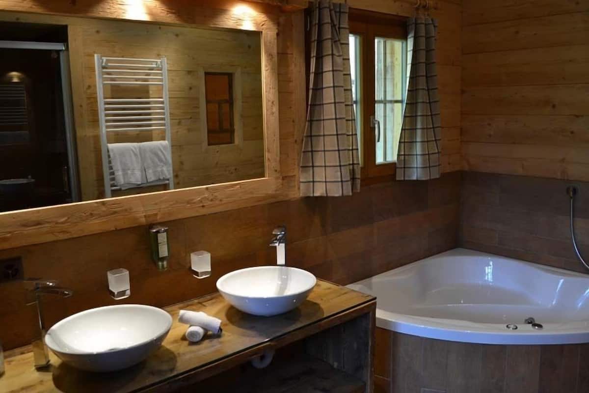 suite | bathroom | bathrobes, towels