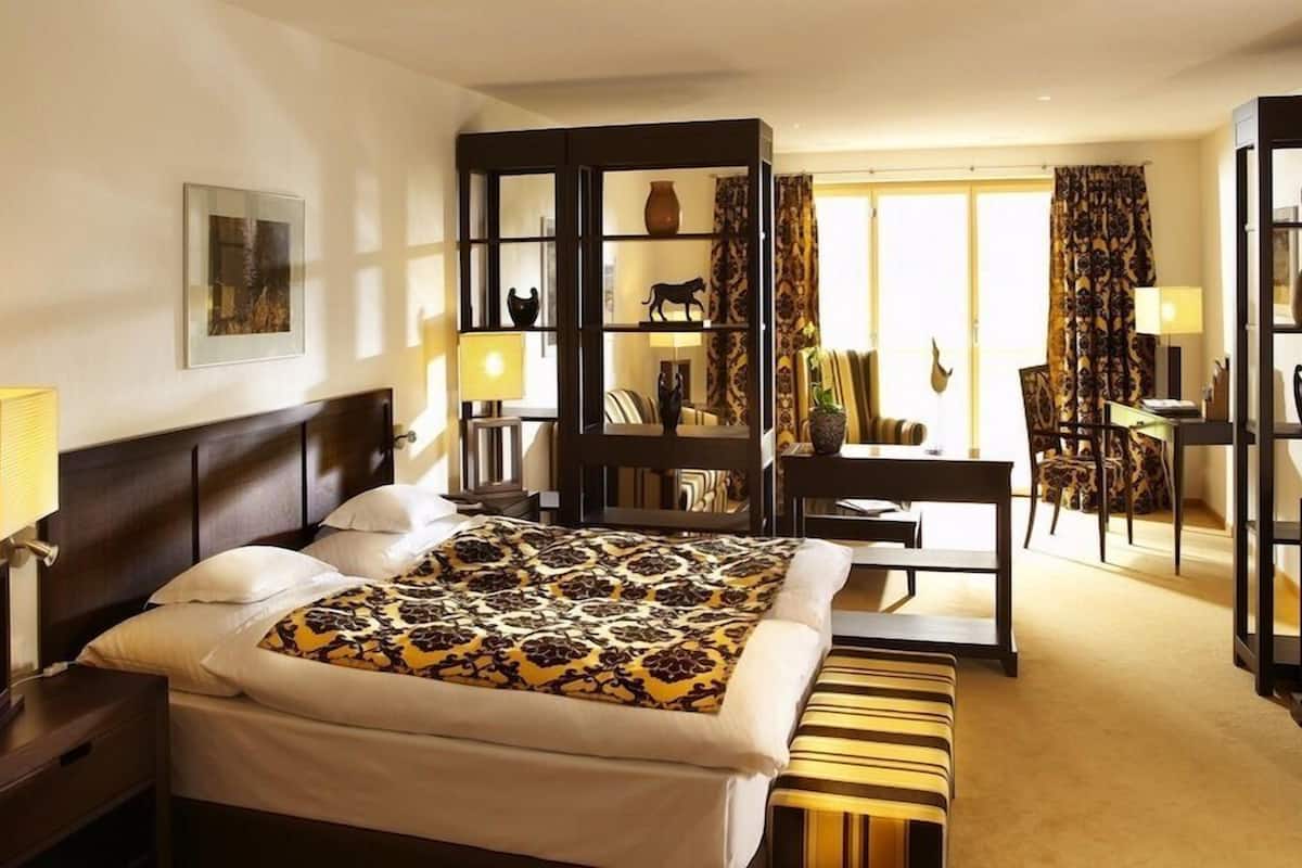 junior suite | 1 bedroom, minibar, in-room safe, free wifi