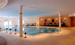 Indoor pool, pool loungers