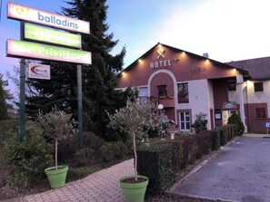 Exterior - authentic by balladins - Hôtel le Privilège (Haudainville)