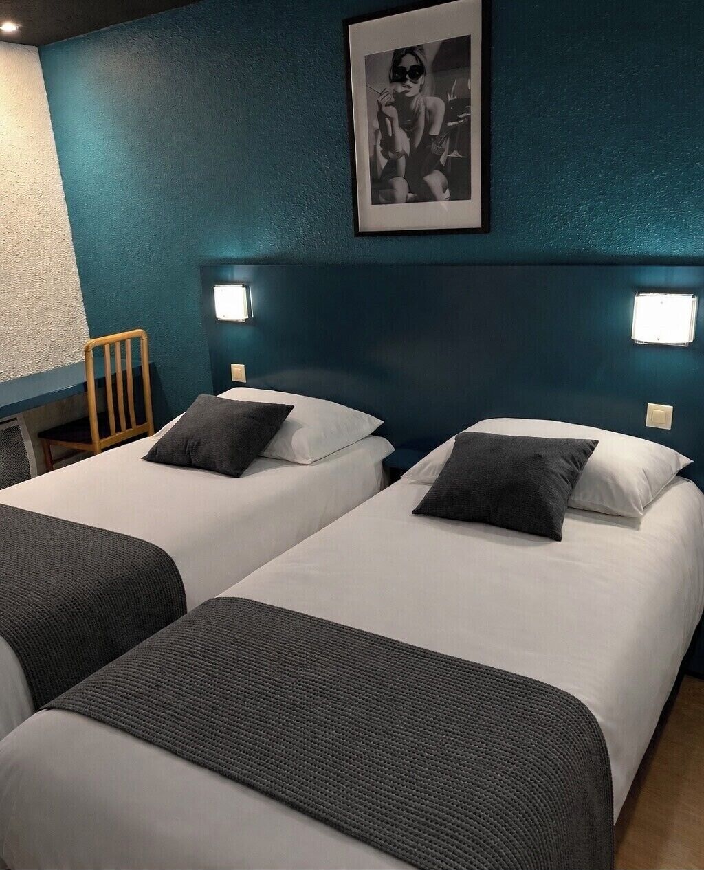 Työpöytä, äänieristys, ilmaiset vauvansängyt, lisävuoteet