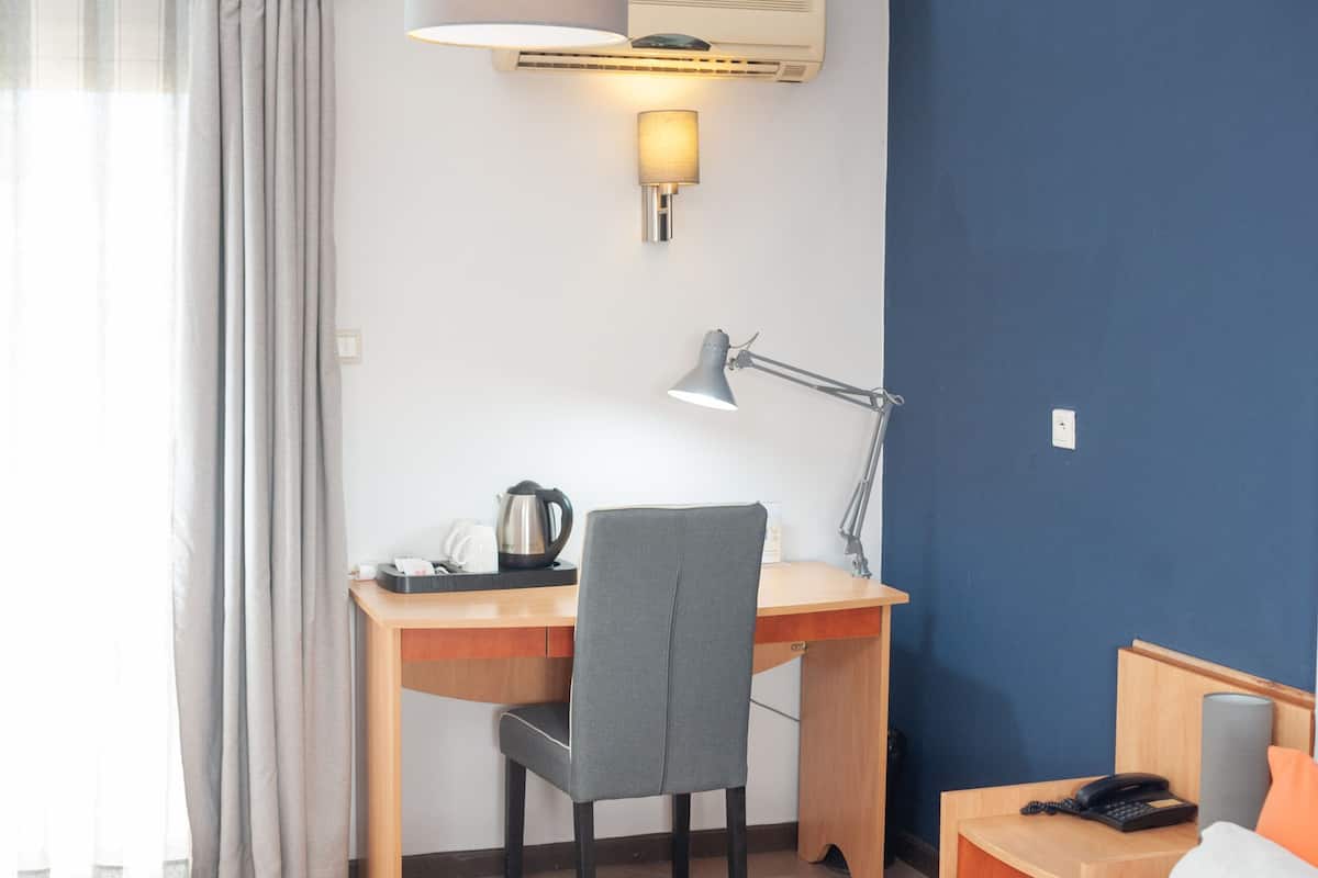 Minibar, coffres-forts dans les chambres, décoration personnalisée