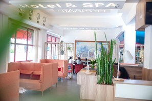 Siddeområde i lobbyen