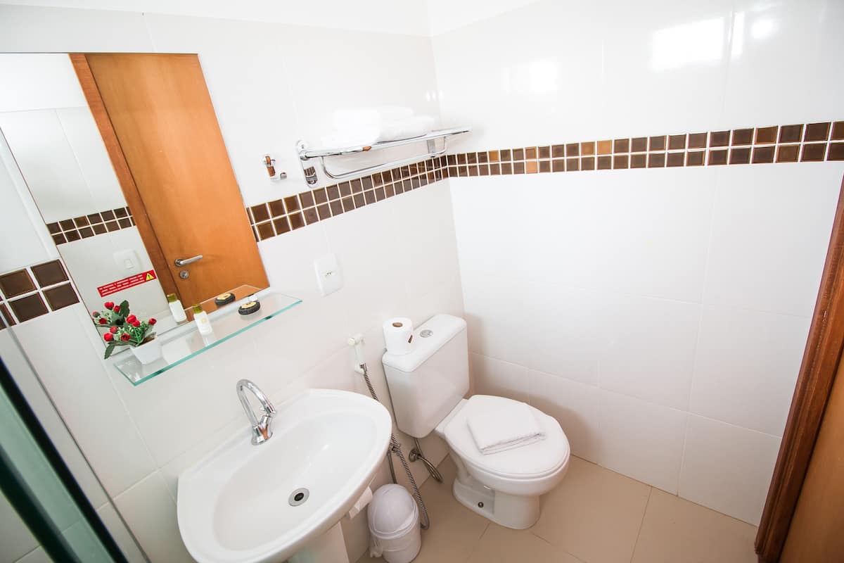 shower, free toiletries, towels