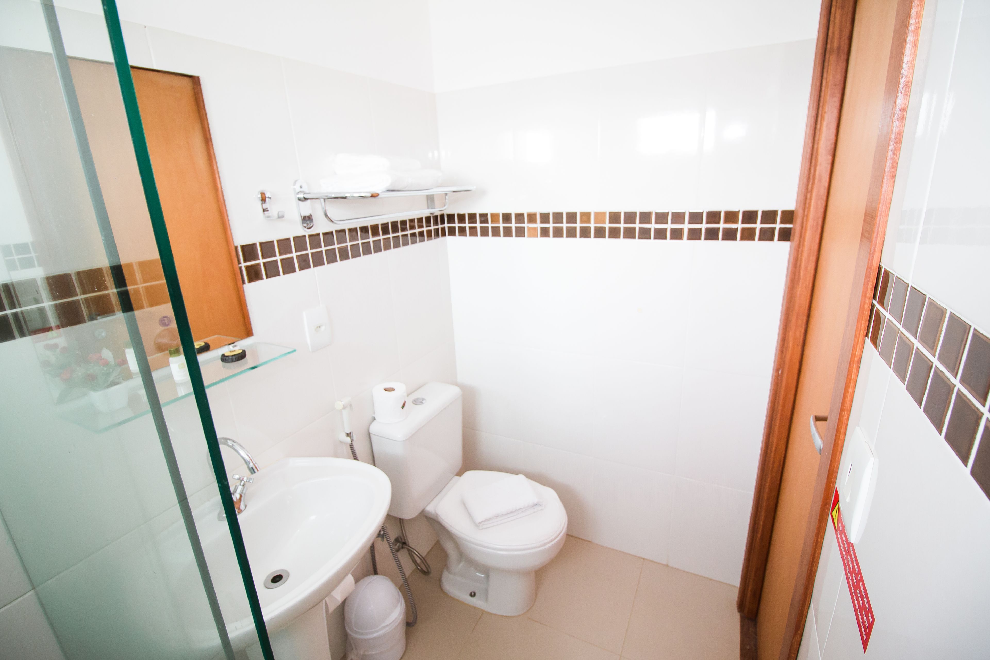 standard twin room | minibar, in-room safe, desk, blackout curtains