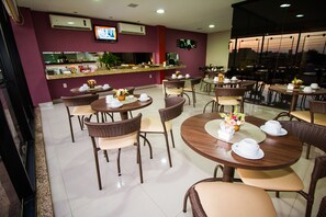 Petit déjeuner buffet compris tous les jours