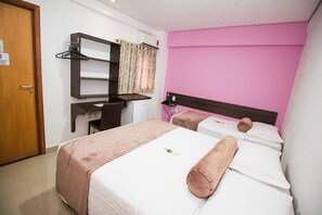 Minibar, coffres-forts dans les chambres, bureau, rideaux occultants