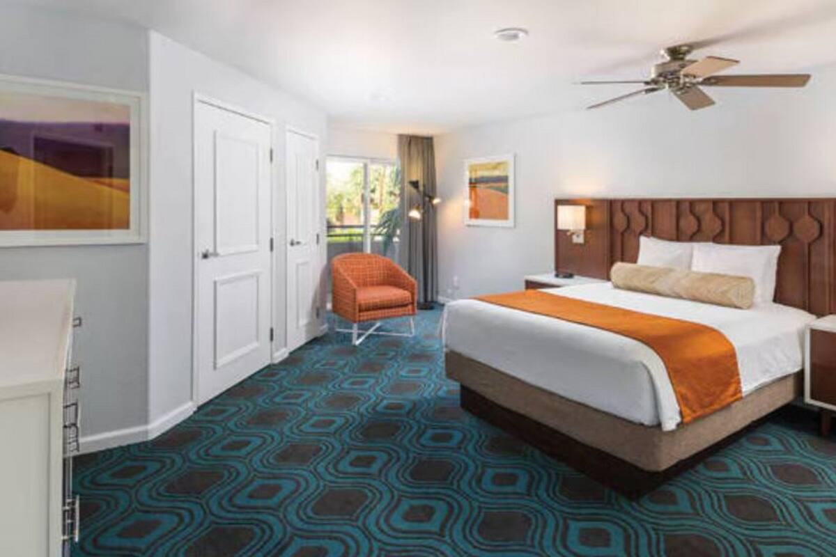 Iron/ironing board (on request), WiFi (surcharge), bed sheets