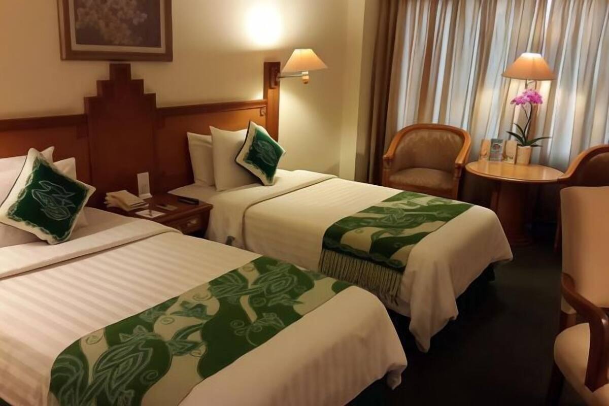1 bedroom, premium bedding, free minibar, in-room safe