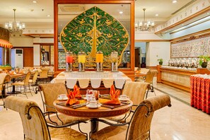 Breakfast (IDR 150000 per person)