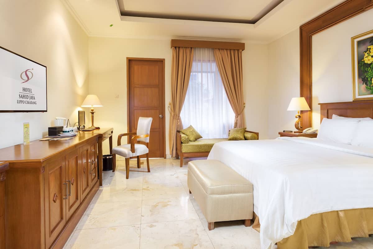 1 bedroom, premium bedding, free minibar, in-room safe