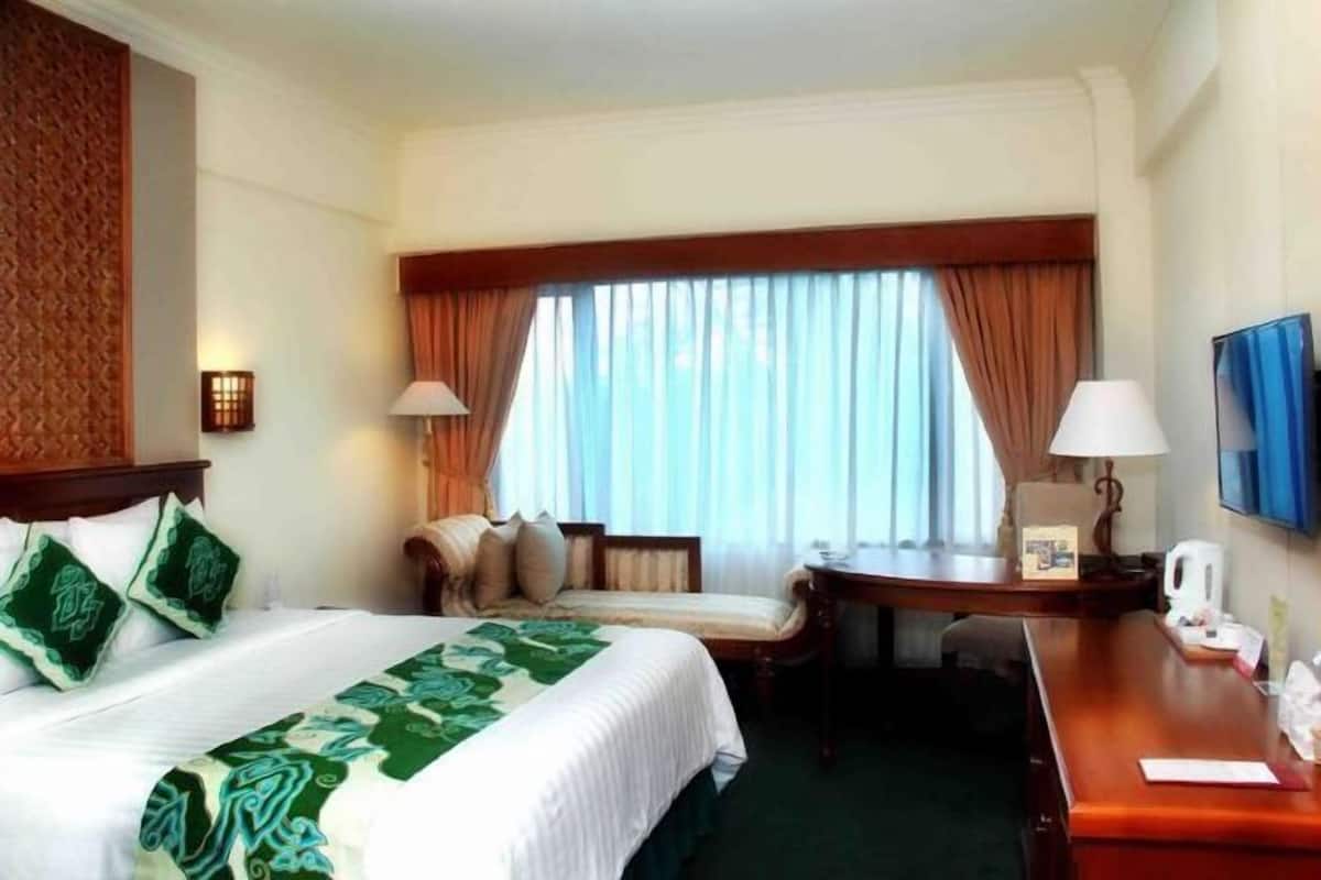 1 bedroom, premium bedding, free minibar, in-room safe