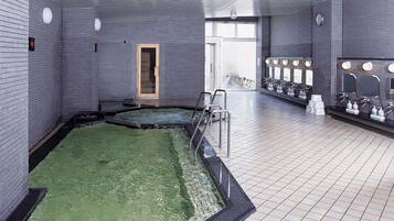 Indoor spa tub