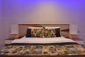 Een minibar, een kluis op de kamer, een wekker