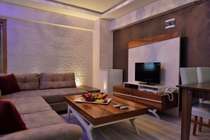 Minibar, in-room safe, alarm clocks