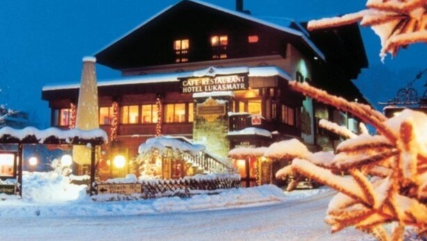 A hotel with a sign reading "Cafe Restaurant Hotel Luksamyr." - Lukasmayr Hotel (Bruck an der Grossglocknerstrasse)