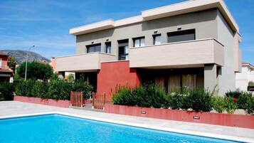 Kolam renang terbuka