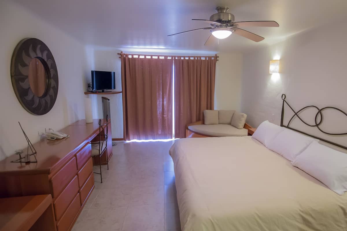 Premium bedding, in-room safe, desk, blackout curtains