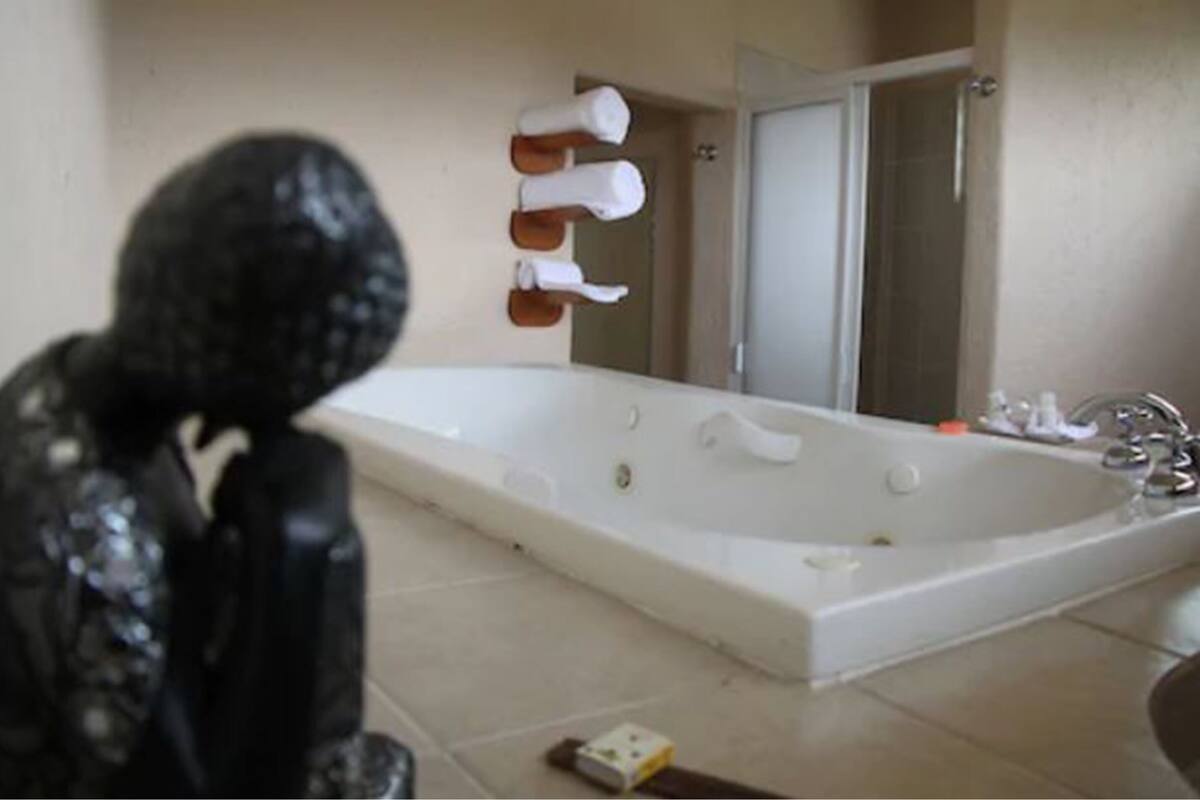 Suite, Hot Tub | Jetted bathtub