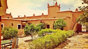 Property entrance - Auberge Kasbah Ennakhile (Nekob)