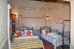Desk, blackout drapes, soundproofing, iron/ironing board - Auberge Kasbah Ennakhile (Nekob)