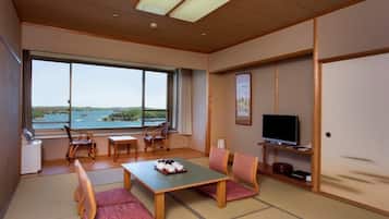 客房 (Japanese (Sanyou)) | 起居區