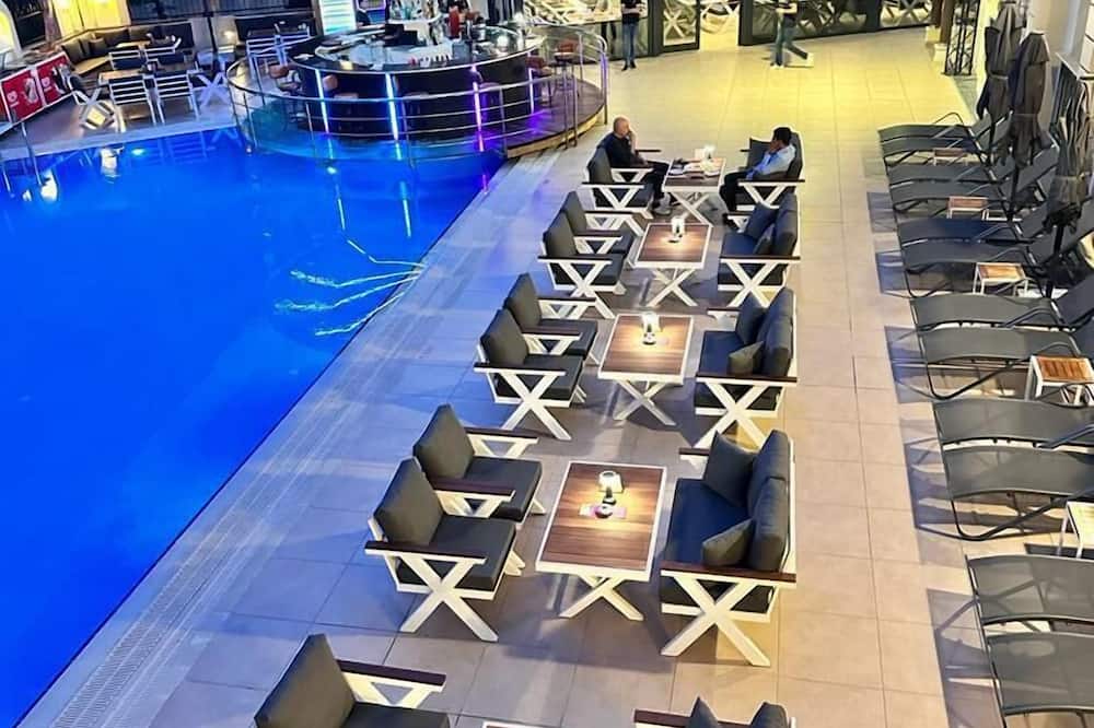 Club Karakas Apart