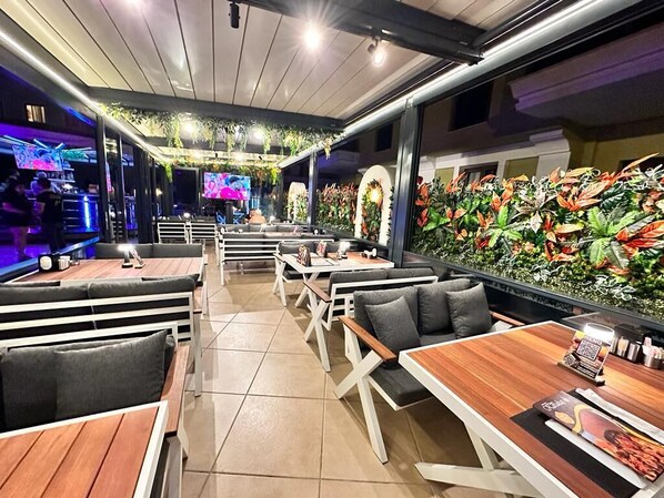Breakfast, lunch and dinner served - Club Karakas Apart (Marmaris)