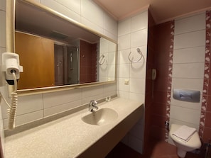 Family Apartment, 1 Bedroom | Bathroom