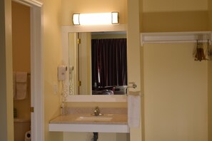 Bathroom sink - Top Hill Motel (Saratoga Springs)