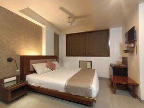 Caja de seguridad en la habitación y escritorio 