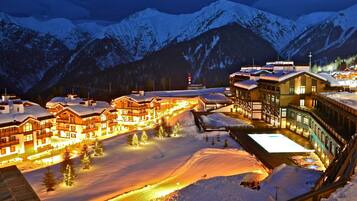 Overnatningsstedets facade – aften/nat