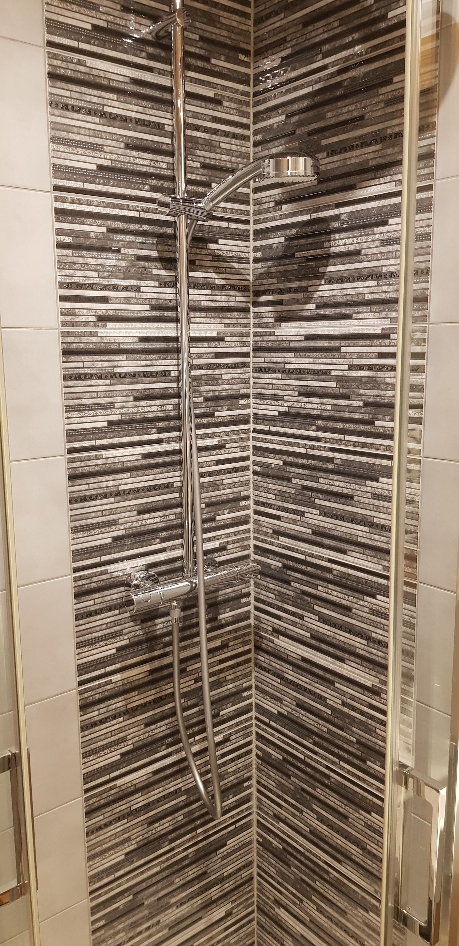 comfort double room | bathroom | free toiletries, hair dryer, towels