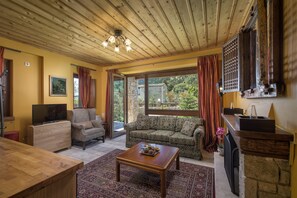 Chalet, 3 Bedrooms (Cleodora) | In-room safe, soundproofing, iron/ironing board, free WiFi - ViP Chalet 4 seasons (Delphi)