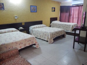 غرفة ثلاثية | خزنة داخل الغرفة وواي فاي مجانًا