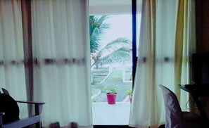 Ropa de cama de alta calidad, escritorio, wifi gratis