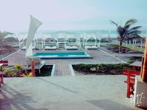 Outdoor pool, free cabanas - Boca Beach Resort Club (Crucita)