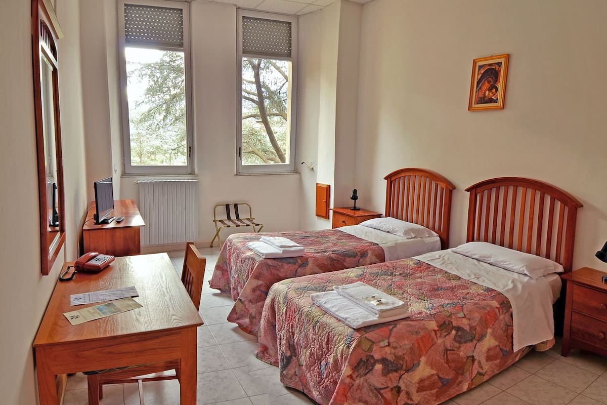 Triple Room | Minibar, desk, rollaway beds, free WiFi