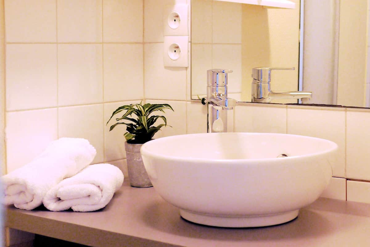 Habitación básica doble | Escritorio, cunas, camas extra y wifi gratis