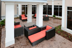 Terrace/patio - Hilton Garden Inn Greensboro Airport (Greensboro)