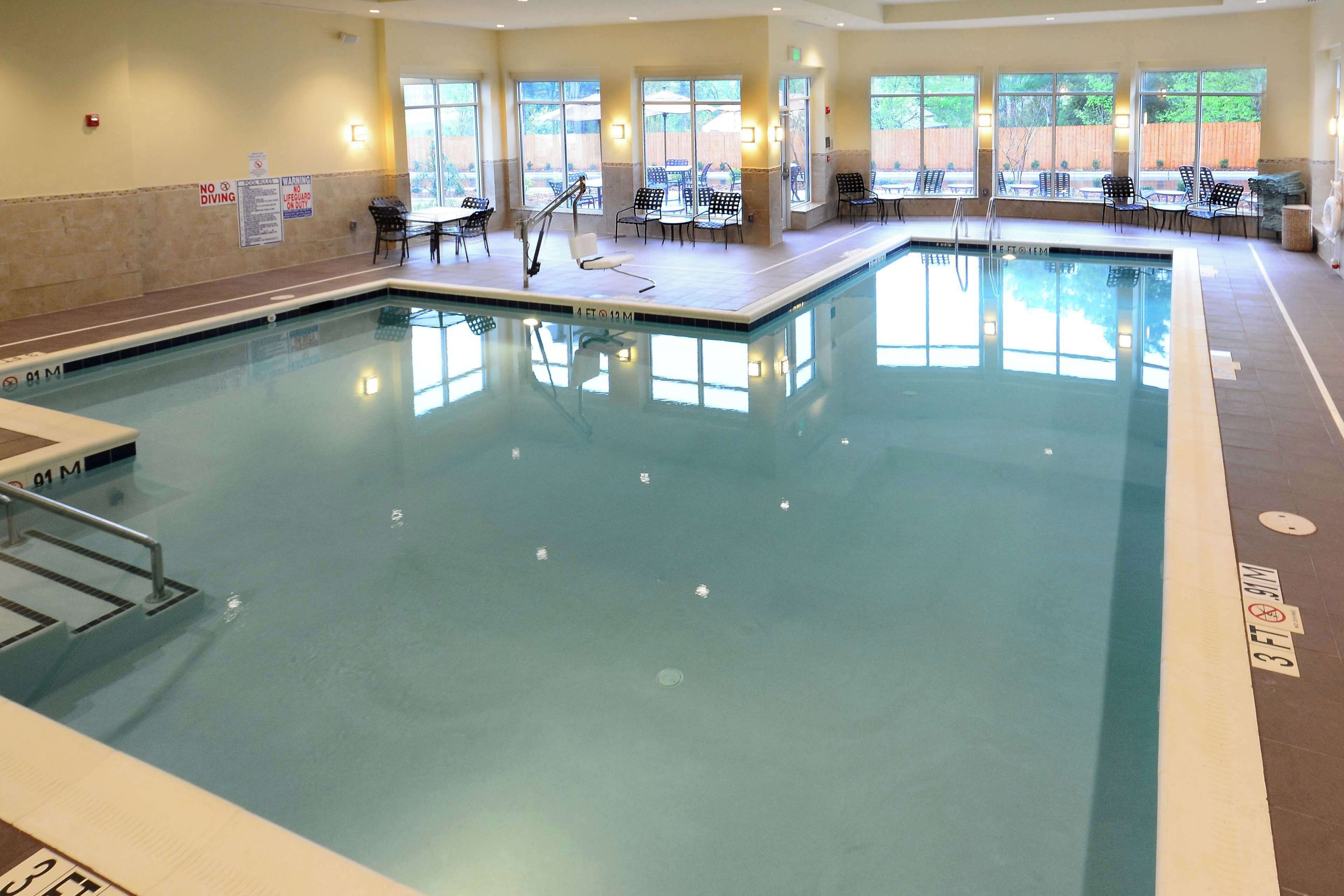 indoor pool, open 5:00 am to 10:00 pm, pool loungers