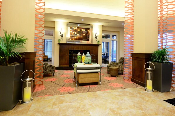 Lobby sitting area - Hilton Garden Inn Greensboro Airport (Greensboro)