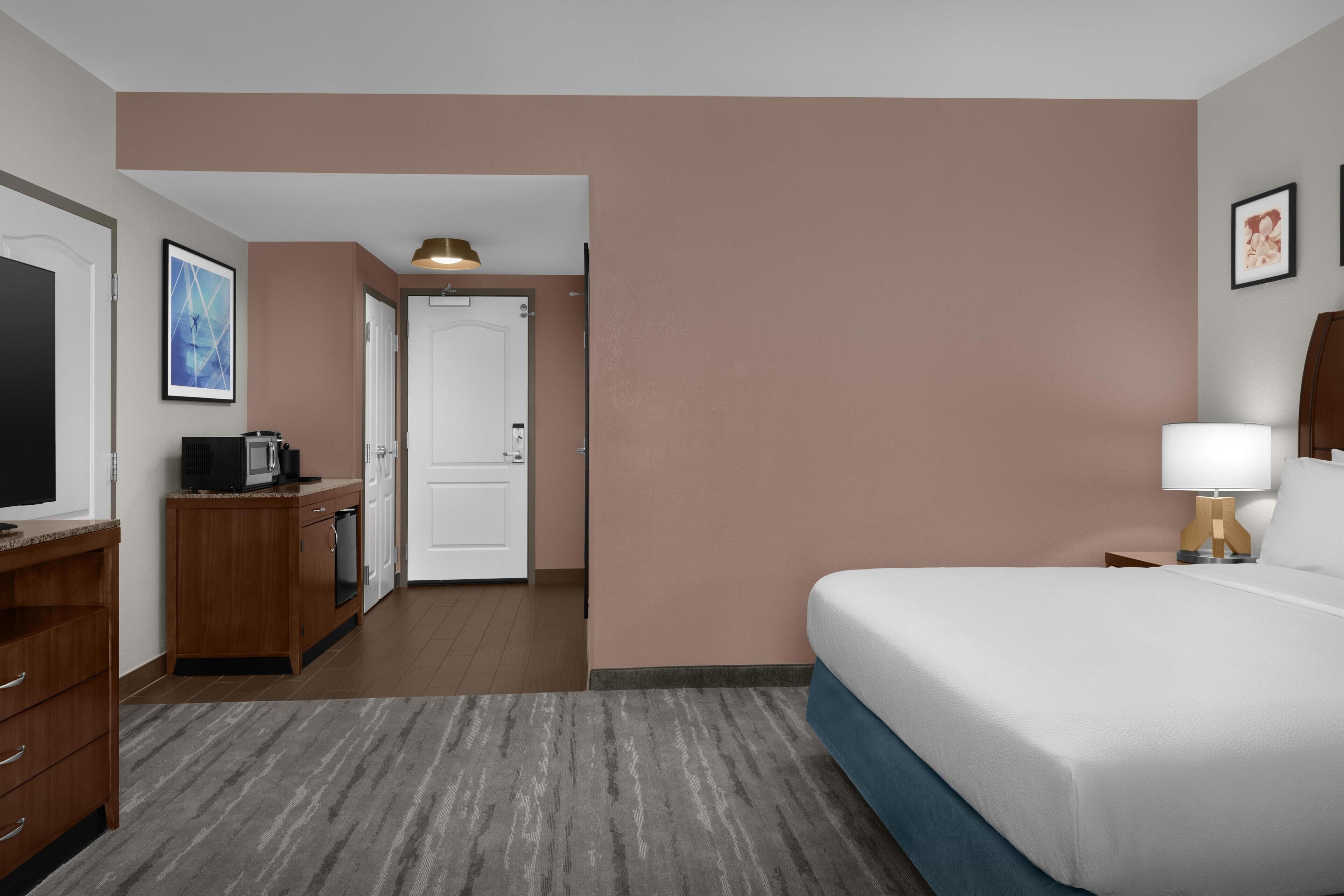 Room, 1 King Bed, Accessible, Non Smoking (Hearing Impaired) | Premium bedding, desk, laptop workspace, blackout curtains