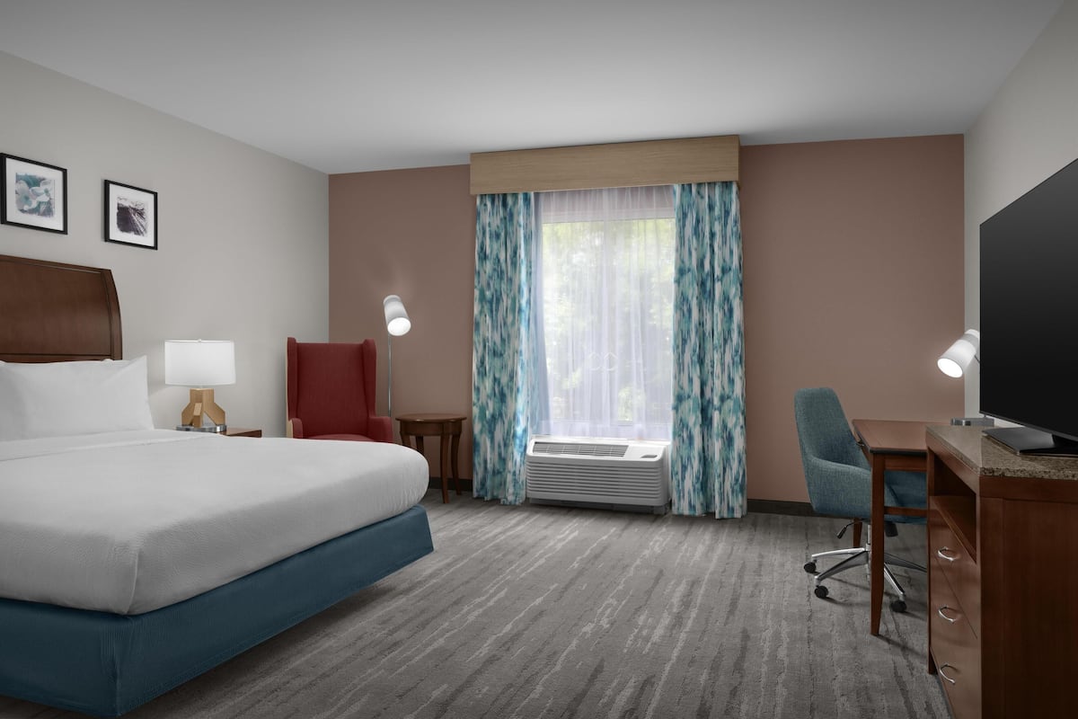 Kamar, 1 Tempat Tidur King, akses difabel, Bebas Asap Rokok (Hearing Impaired) | Seprai premium, meja kerja, dan ruang kerja ramah laptop