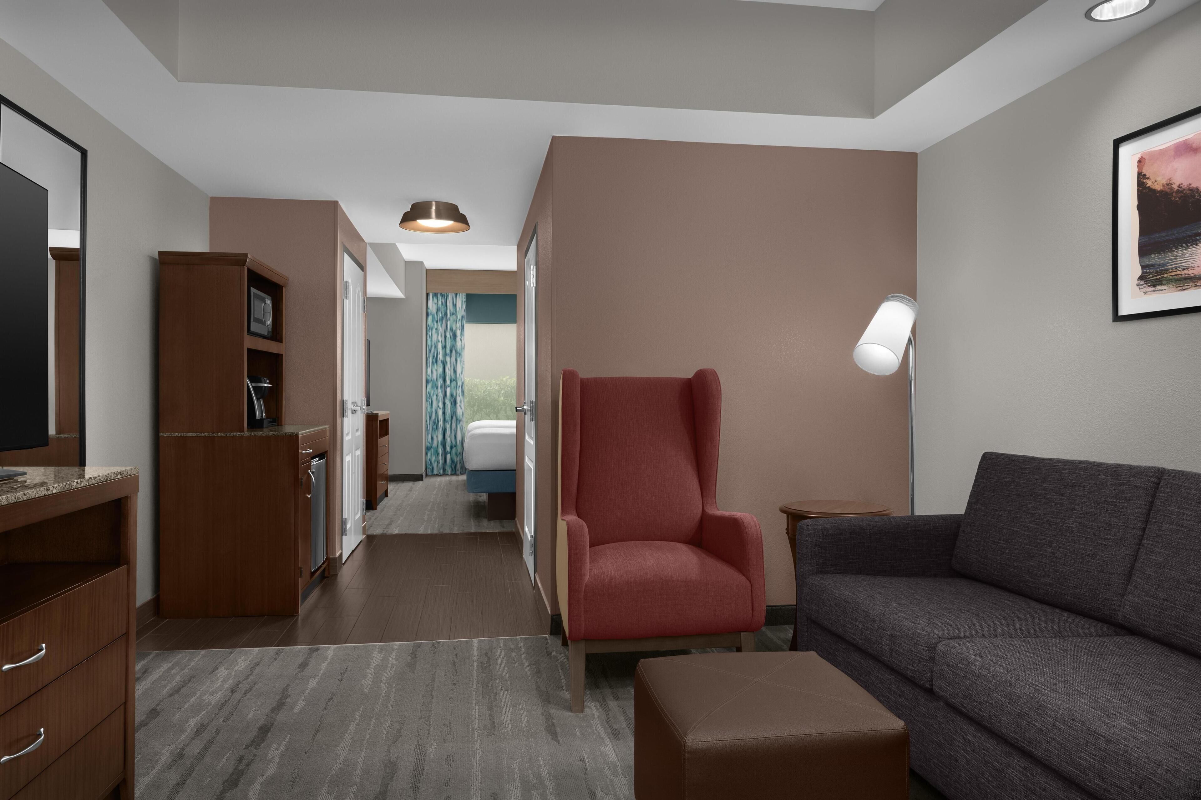 Room, 2 Queen Beds, Non Smoking (Shotgun) | Living area