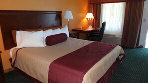 Standard Room, 1 King Bed | Premium bedding, down comforters, pillowtop beds, desk - Cloverdale Wine Country Inn & Suites (Cloverdale)